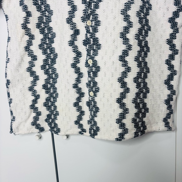 Zara Men's Casual Shirt with Black and White Zigzag Pattern - Picture 4 of 8